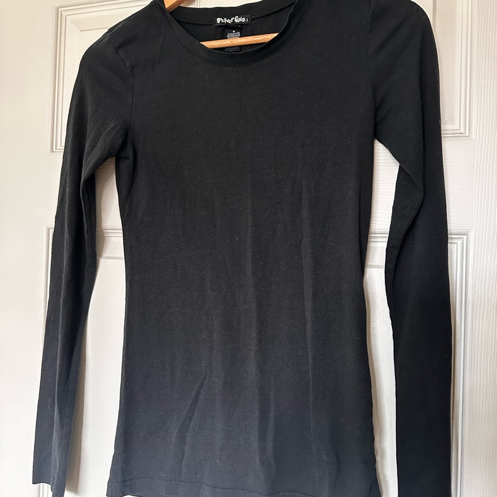 Black Long-Sleeve Crewneck Top